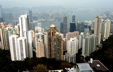 Blick vom Victoria Peak auf die Hafenbucht in Hongkong