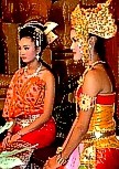 Thailand: traditionell gekleidete Thai-Mdchen