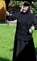 Frau Oberin fhrt Touristen mit markigen Worten eines Oberst: "Bitte Bewegung! Hier ist keine Beerdigung!" Die groe Masse der Touristen  waren ihr zu langsam. Ihre 50 Nonnen haben bestimmt kein einfaches Leben!?
