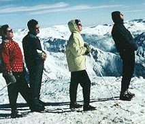 1961: Der Gipfel ist erreicht - wrmende Sonne und eiskalter Wind; kurzer Aufenthalt ...