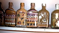 Souvenirs: gefllte Sand-Flaschen mit Dekor ...