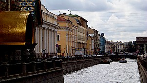 Ein Kanal mit bebauten Palsten - Venedig des Nordens oder wenigstens vergleichbar mit Amsterdam