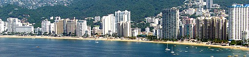 Acapulco: Blick ber die Bucht, an der Acapulco sich hinzieht