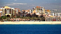 Cabo San Lucas: Hafenbucht mit Sandstrand und Ferienhotels