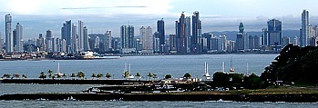Die Skyline vom Panama taucht im Morgennebel auf. Kenner und Vielreisende sagen, es sei eine der schnsten Stadtsilhouetten ...