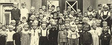 Klasse 1: 25. August 1941 vor der Bergschule