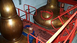 Destillieranlage aus Kupfer in der keinen Brennerei