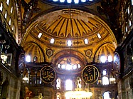 Innenraum, Blick in die Kuppel der Hagia Sophia