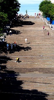 Treppe: Abstze kaum zu sehen;
