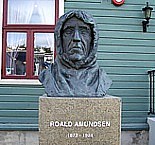 Amundsen, der bedeutende Polarforscher, wird an vielen Orten im Norden verehrt.