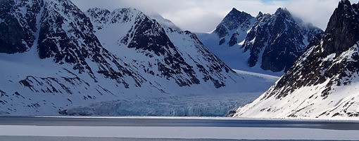 Magdalenenfjord mit der Abbruchkante eines Gletschers