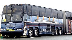 Groer Touristenbus mit 5 Achsen; sehr beweglich in engen Straen